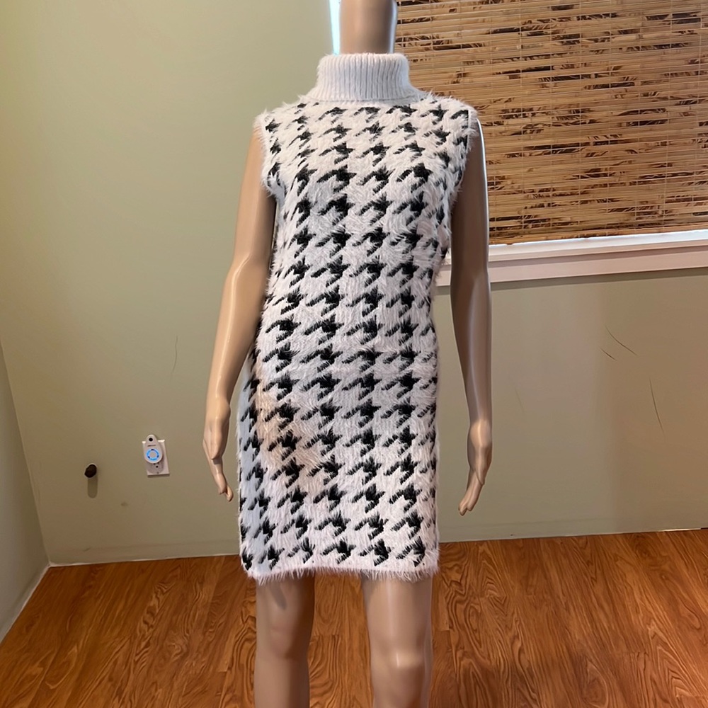 Akira Black And White Houndstooth Design Eyelash Sweater Dress Size  XL